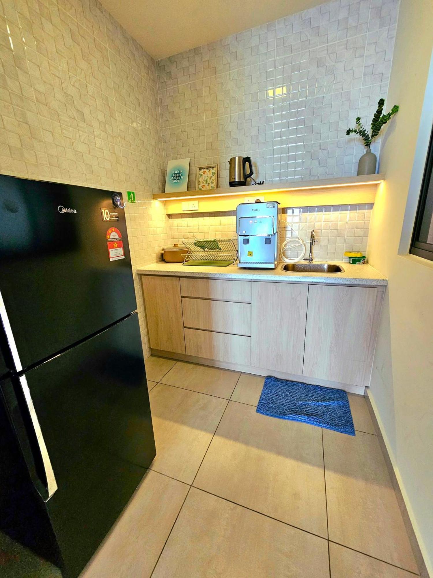 Quartz - * Malacca